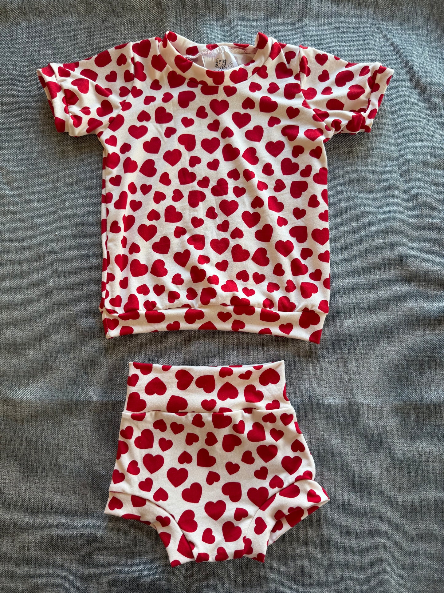 Red Hearts 12-18m Tshirt & Bummies Outfit