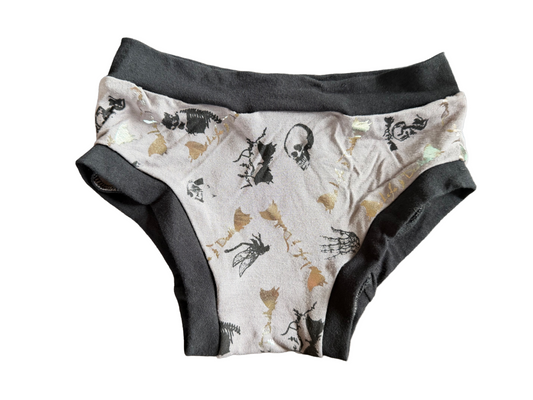 Skulls kids size 6 underwear